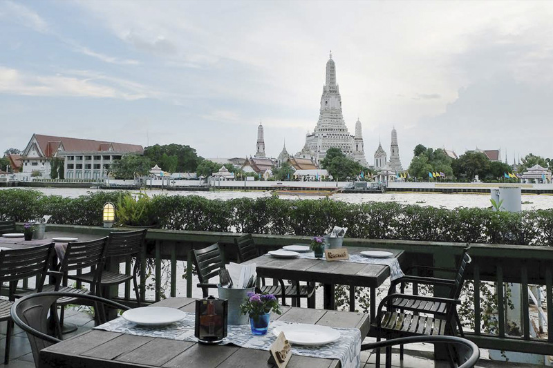 RIVERSIDE DINING WTIH A VIEW